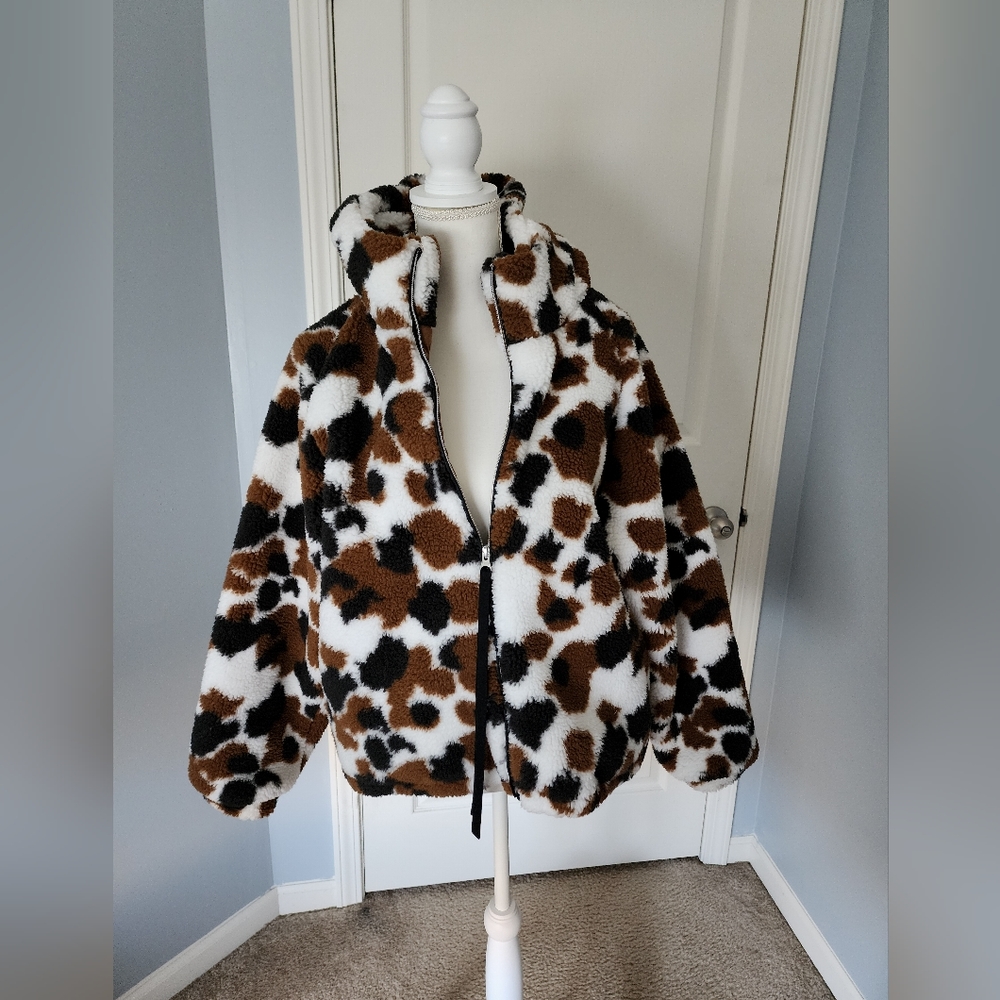 Gently Used UGG, Teddy Jacket, Size XS. Runs big.